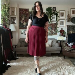 Pleated wool skirt